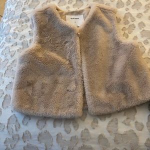 Old Navy - 4T - Beige Furry Vest